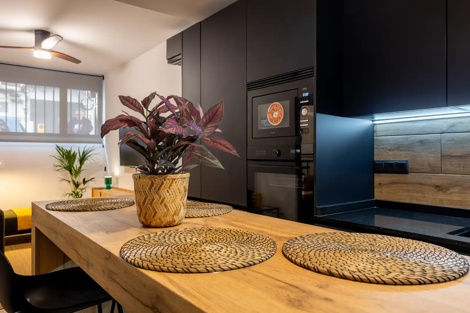 Cuina de Apartament de lloguer en Madrid amb Aire condicionat, Calefacció i Moblat