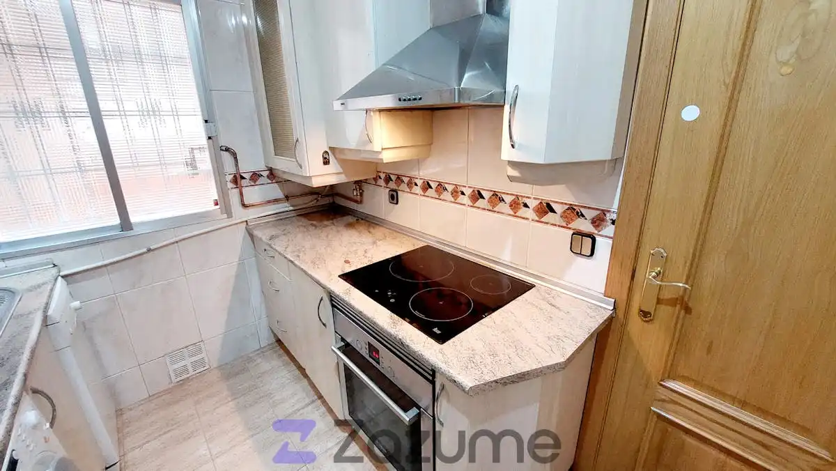 Kitchen of Flat for rent in Madrid  with Air Conditioner, Heating and Oven