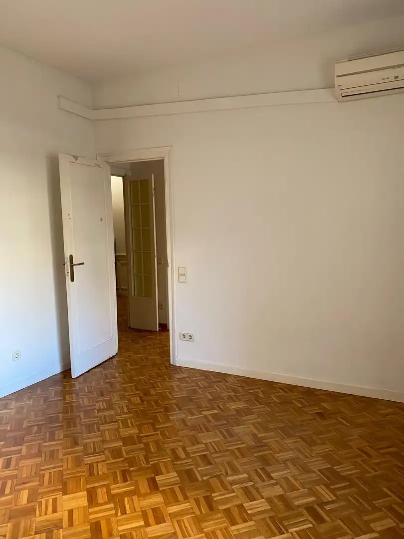 Habitación de Apartamento de alquiler en Barcelona con Aire acondicionado, Parquet y Balcón