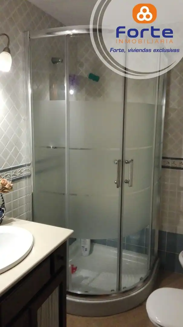 Bathroom of Flat for sale in Córdoba  with Air Conditioner, Heating and Terrace