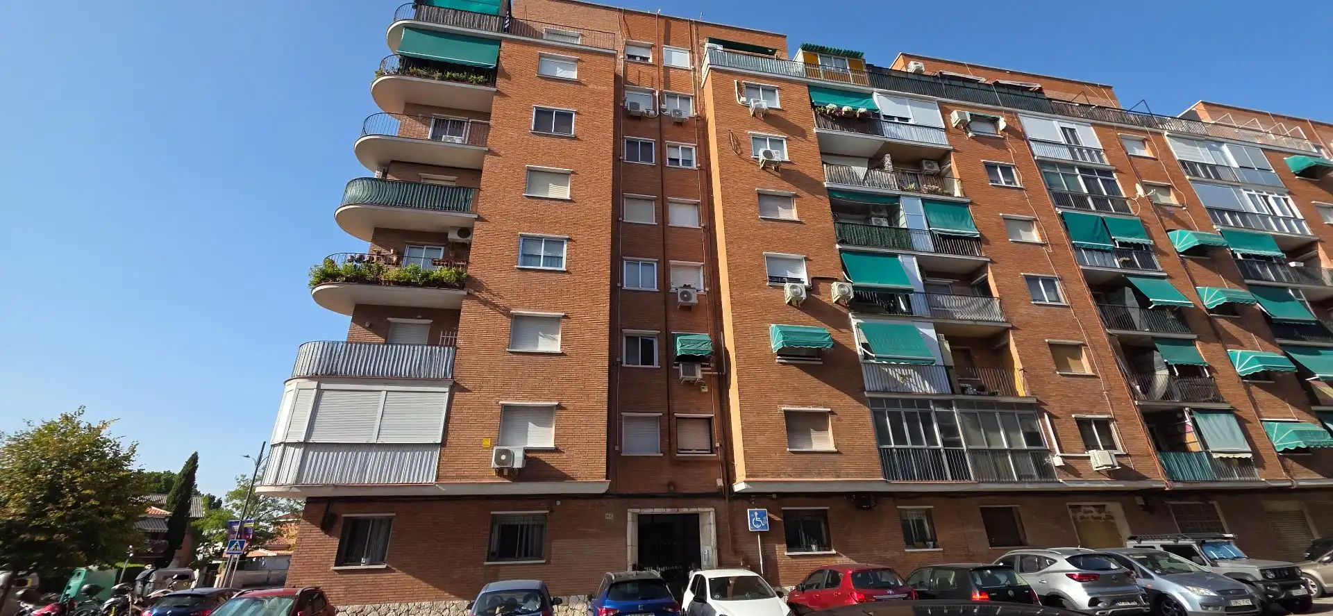 Vista exterior de Piso en venta en Alcalá de Henares con Calefacción y Terraza