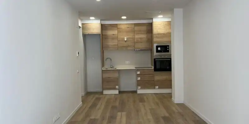 Cocina de Piso en venta en L'Hospitalet de Llobregat con Terraza