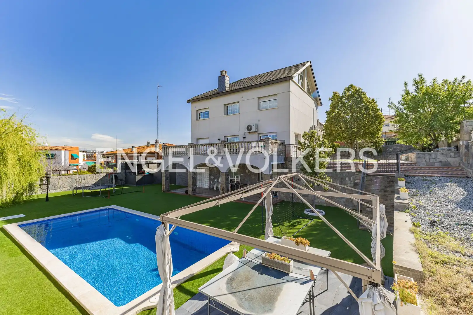Piscina de Casa o xalet en venda en Terrassa amb Aire condicionat, Calefacció i Jardí privat