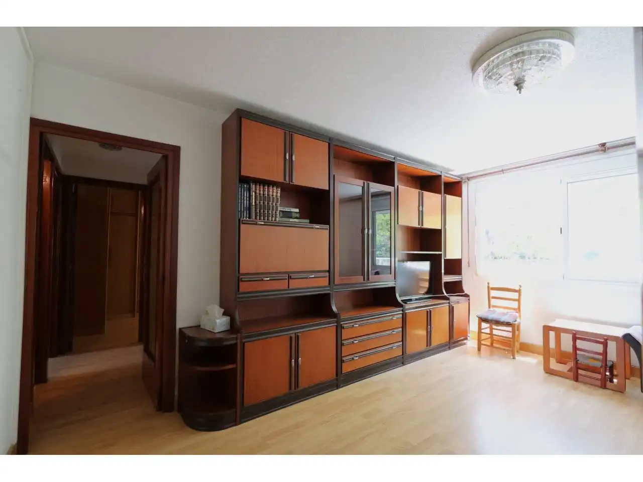Sala de estar de Piso en venta en L'Hospitalet de Llobregat con Parquet, Trastero y Amueblado