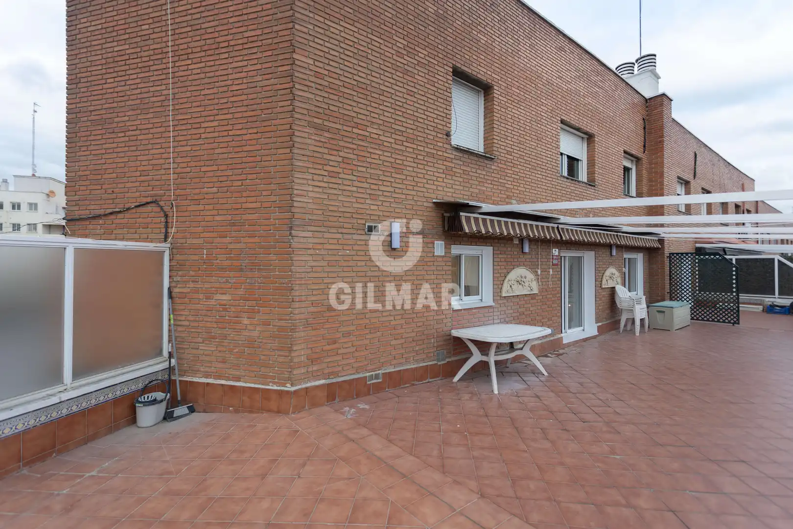 Vista exterior de Piso en venta en Madrid con Calefacción y Balcón