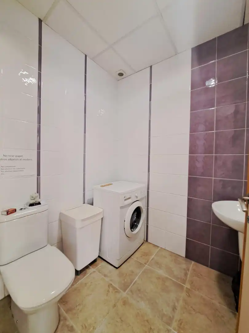 Bany de Local en venda en Requena amb Aire condicionat
