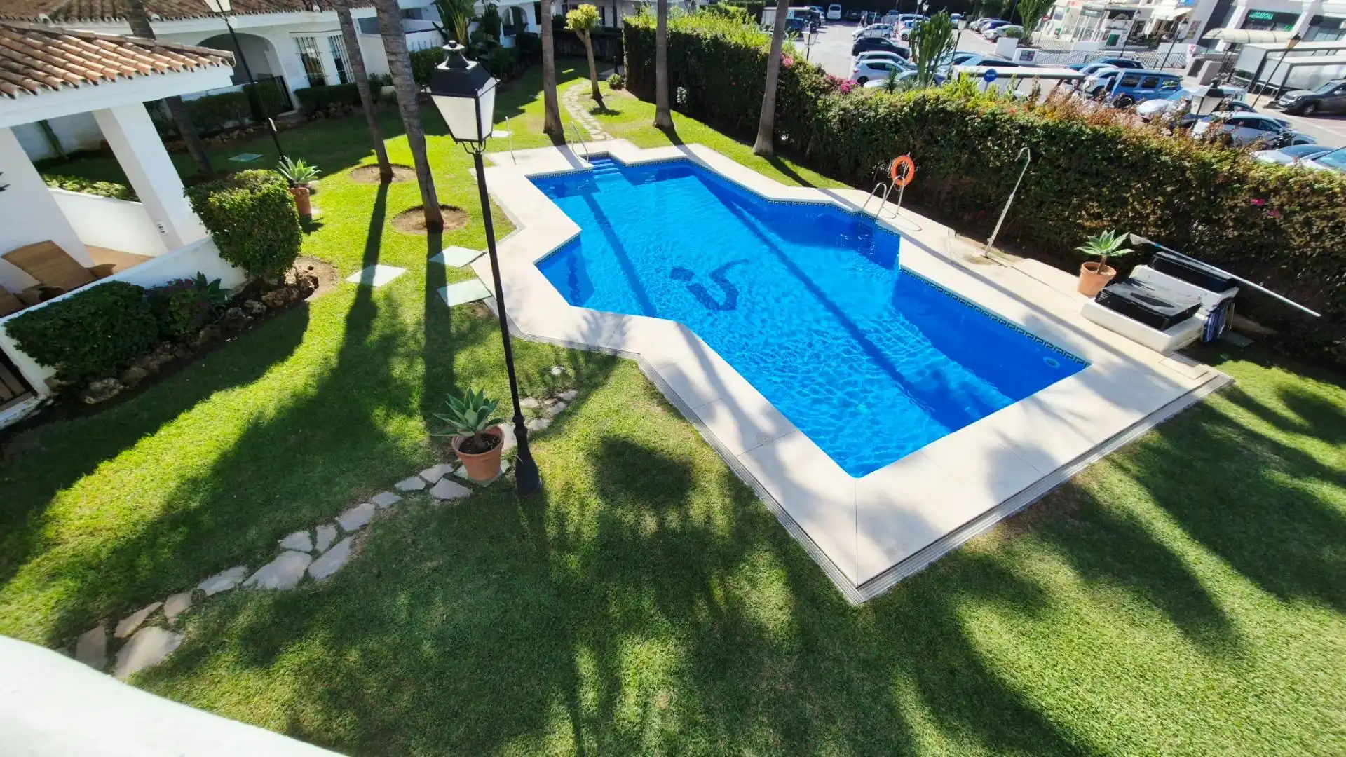 Piscina de Apartament en venda en Nueva Andalucía