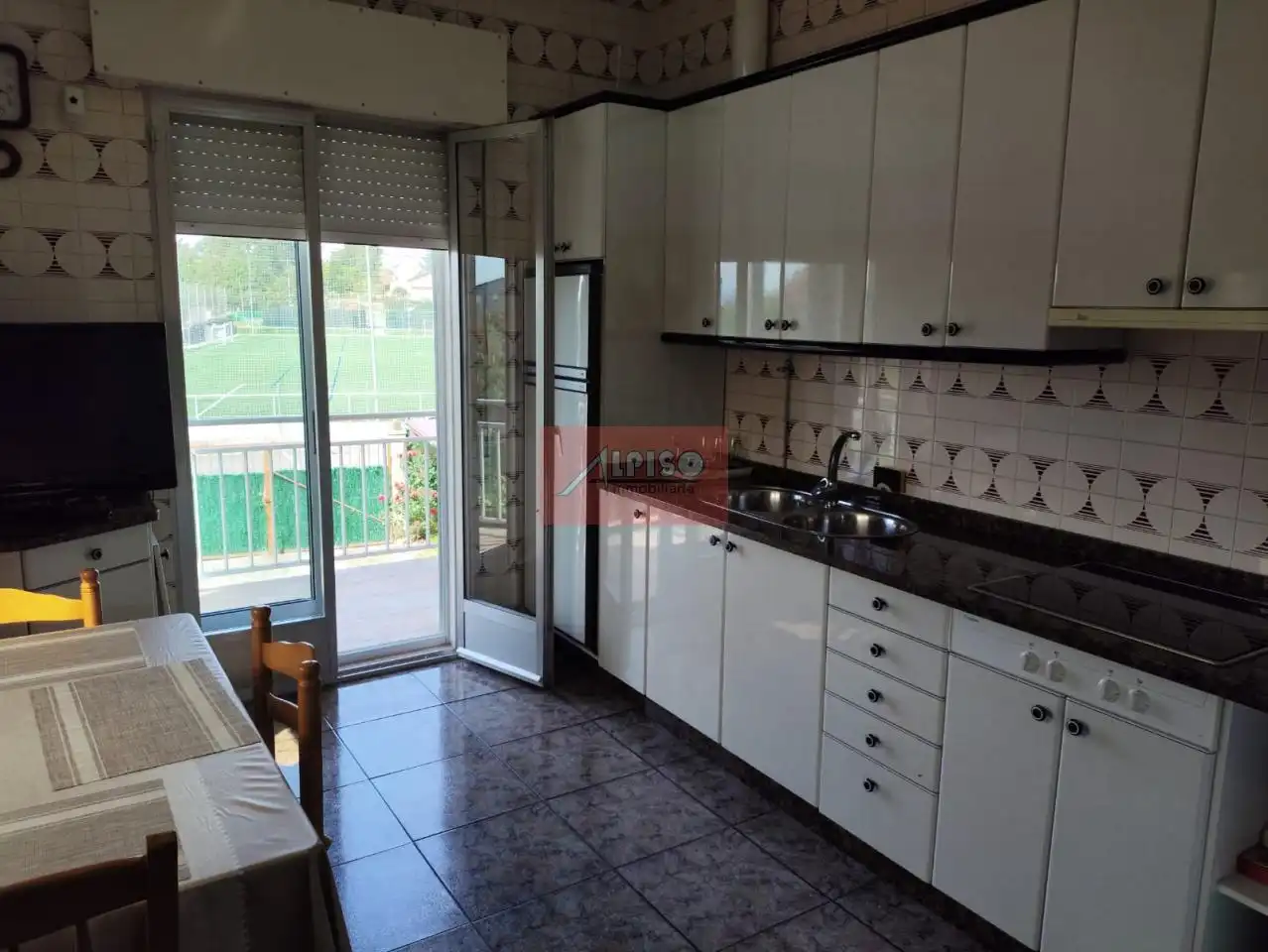 Cuina de Casa o xalet en venda en Ourense Capital  amb Calefacció, Jardí privat i Traster