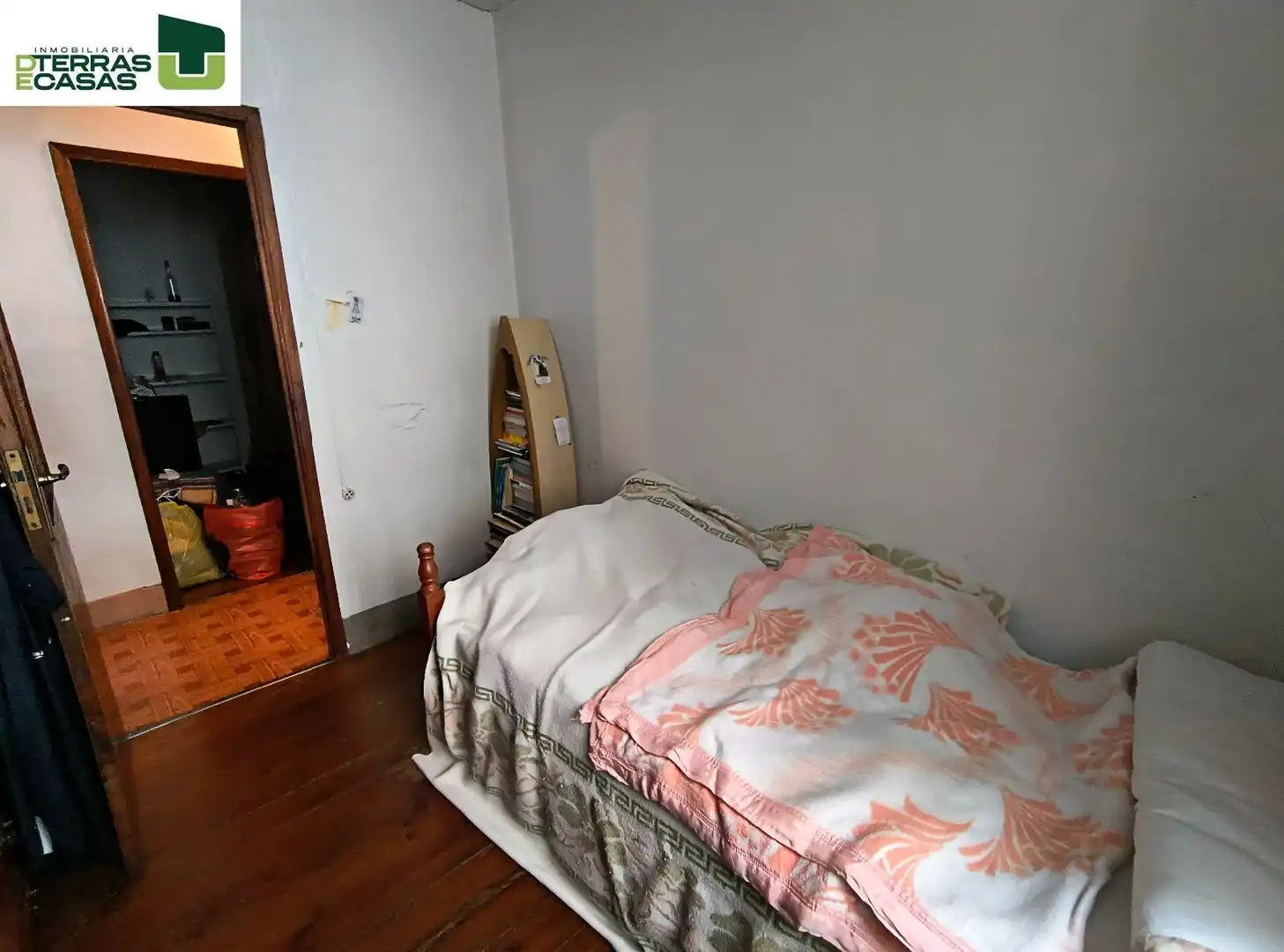 Dormitori de Casa o xalet en venda en Pontevedra Capital  amb Terrassa, Traster i Moblat