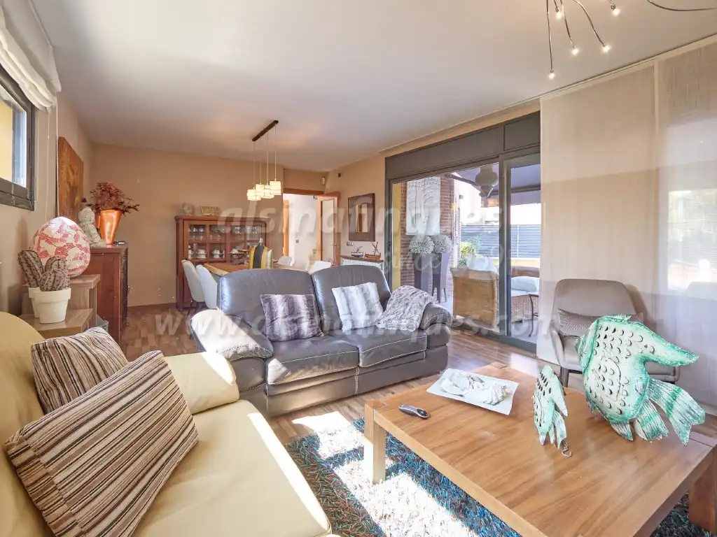 Sala d'estar de Casa o xalet en venda en Lloret de Mar amb Calefacció, Jardí privat i Terrassa