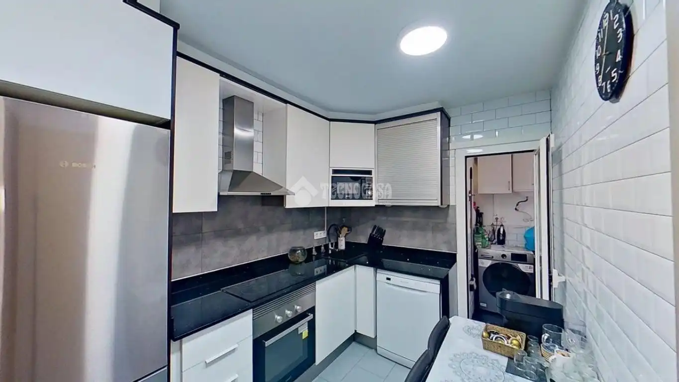 Kitchen of Flat for sale in Manresa  with Terrace, Storage room and Furnished