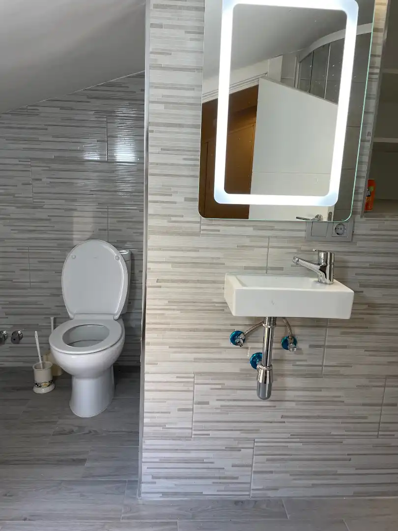 Badezimmer von Wohnung zur Miete in Trujillo mit Klimaanlage, Heizung und Abstellraum