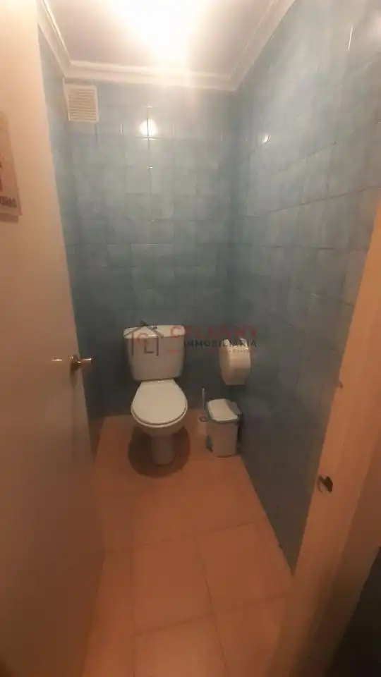 Bathroom of Commercial properties for rent in Toén  with Furnished