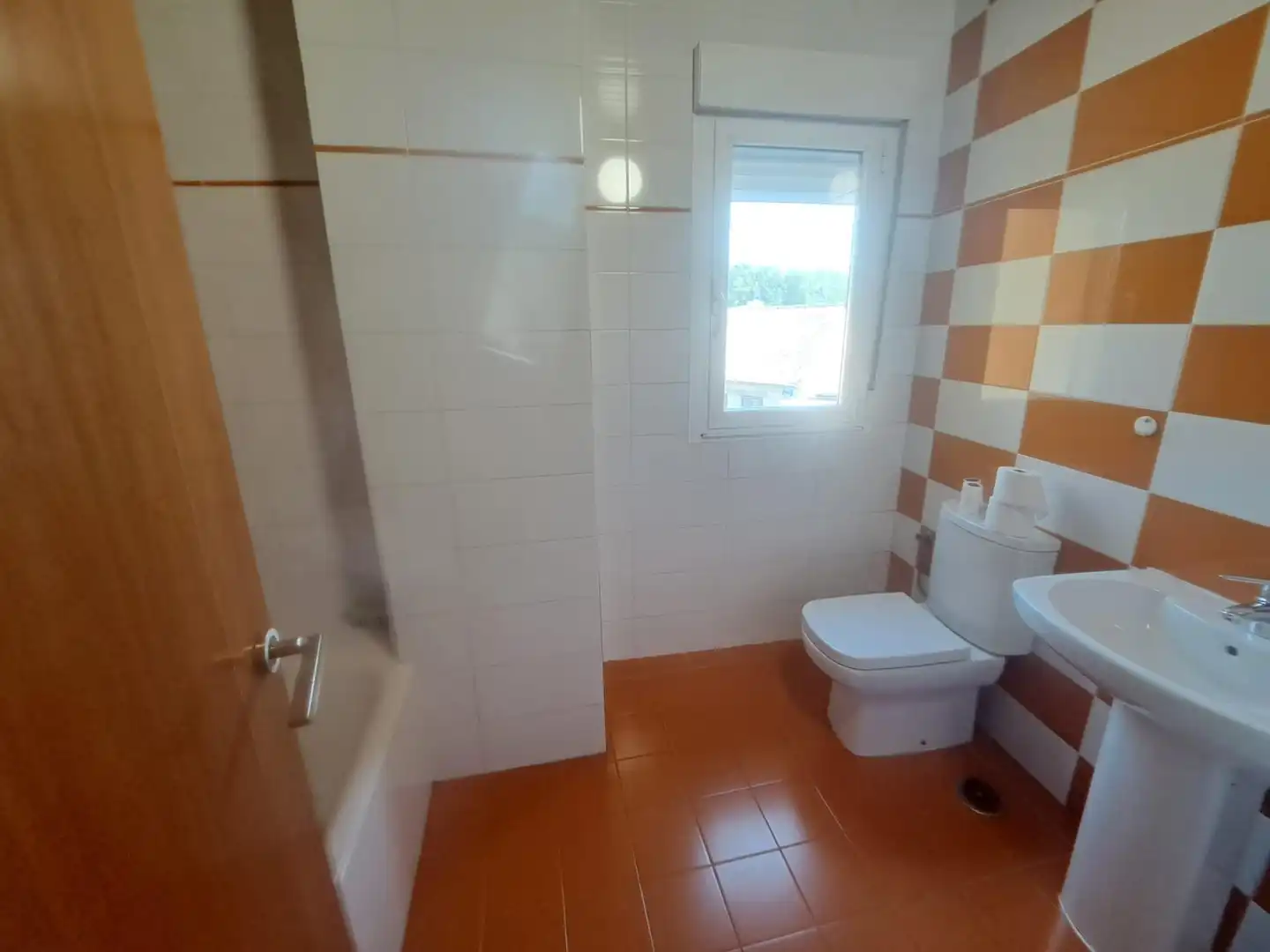 Baño de Casa adosada en venta en Bembibre con Calefacción, Terraza y Balcón