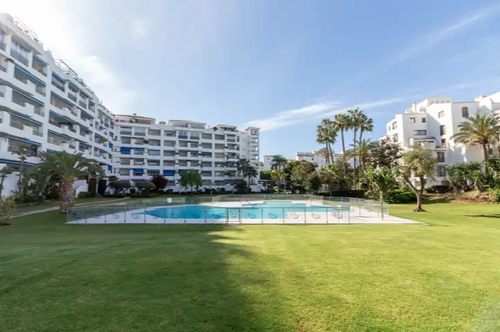 Apartament amb piscina en venda a Avenida José Banús, imagen 21