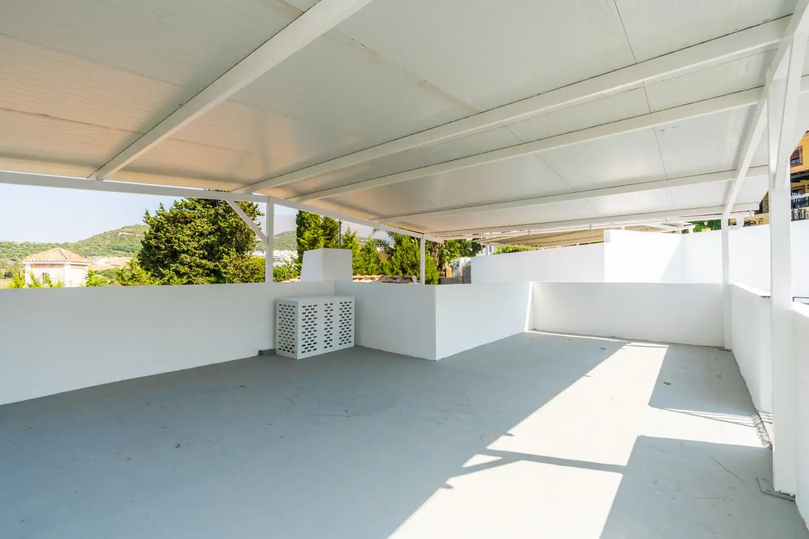 Terrassa de Casa o xalet en venda en Estepona amb Jardí privat i Piscina