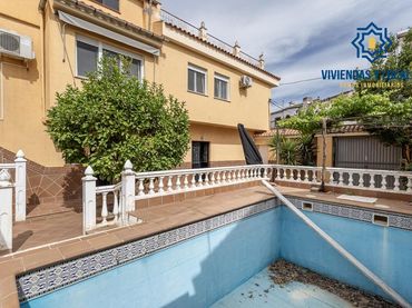 Villa con balcone in vendita a Ogíjares