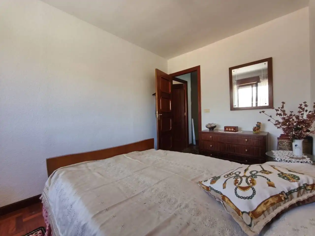 Bedroom of Houses for sale in Pedrosa de Río Úrbel  with Heating and Parquet flooring