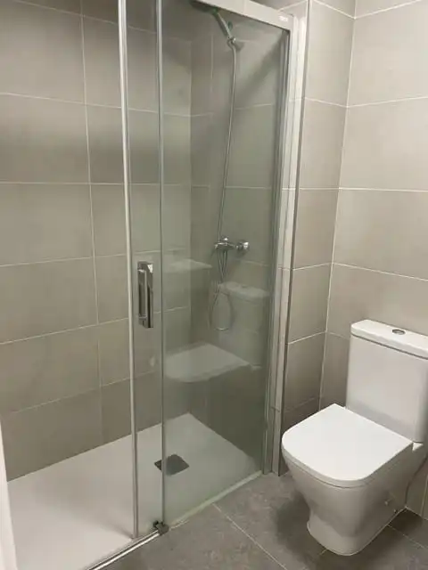 Bathroom of Flat for rent in Gijón   with Heating, Private garden and Oven