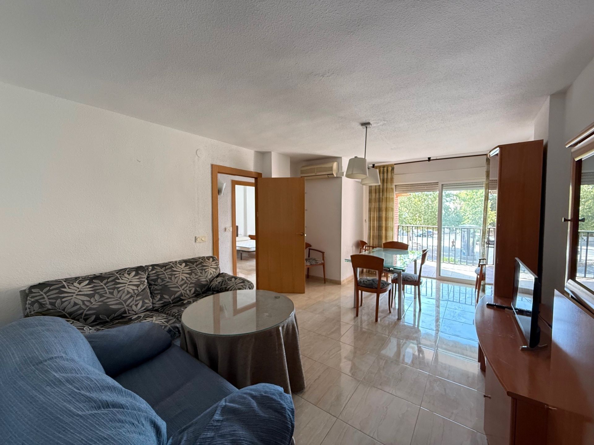 Living room of Flat for sale in  Granada Capital  with Air Conditioner, Furnished and Washing machine