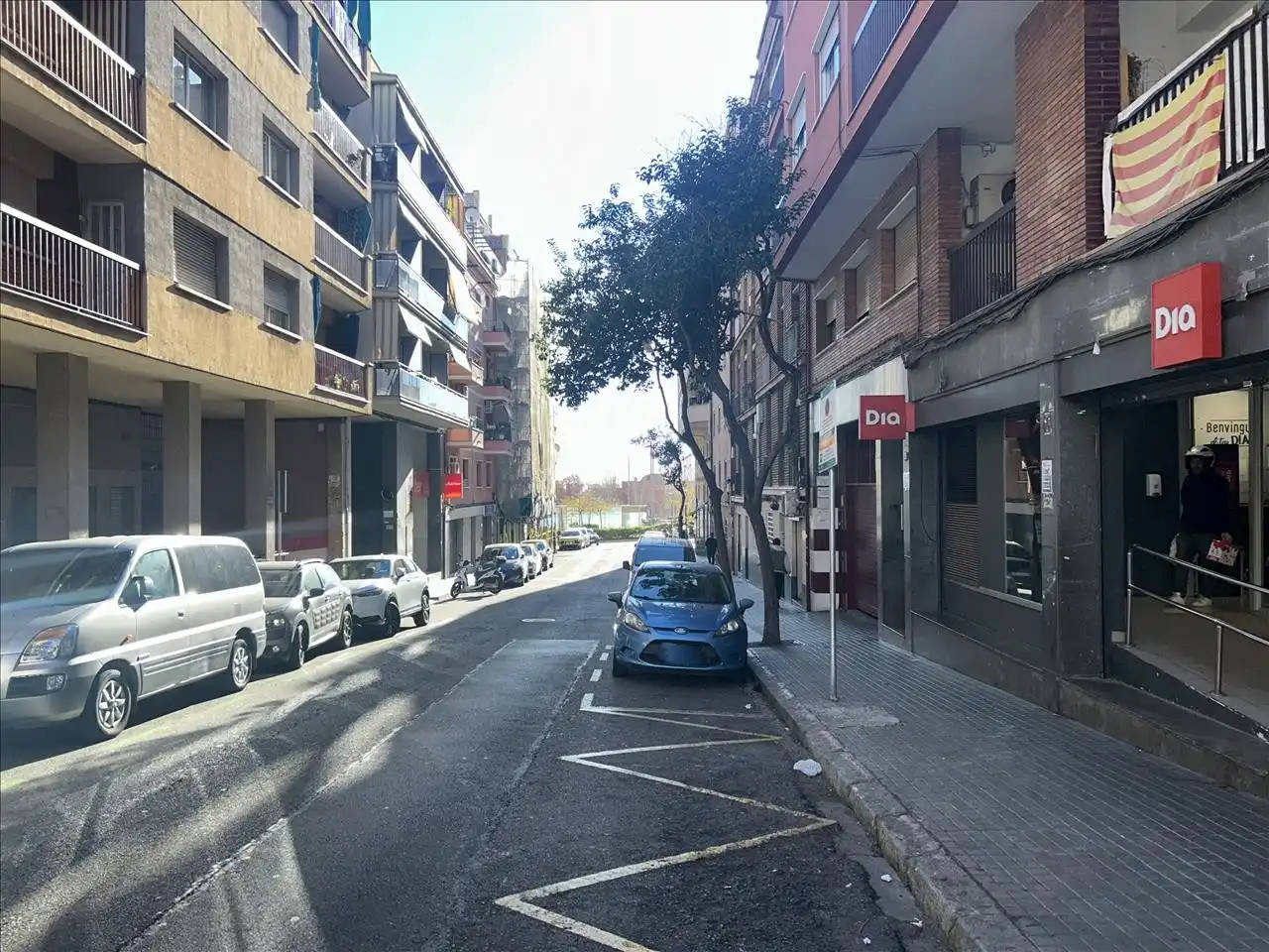Vista exterior de Casa o xalet en venda en L'Hospitalet de Llobregat