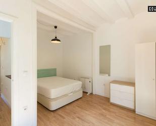 Bedroom of Apartment to share in  Barcelona Capital  with Air Conditioner and Terrace