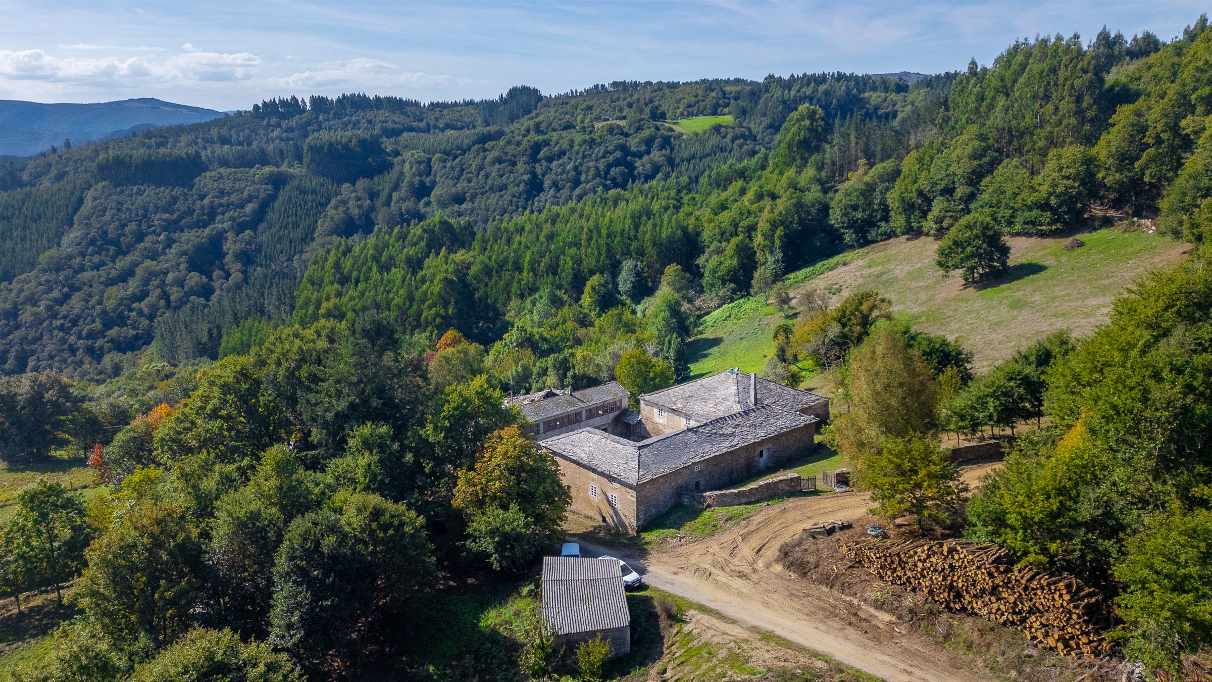 Vista exterior de Finca rústica en venda en A Fonsagrada  amb Moblat