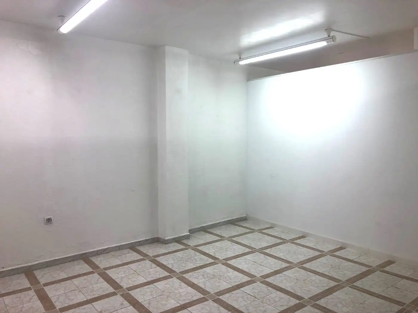 Local comercial en venta en Núcleo urbano, imagen 4