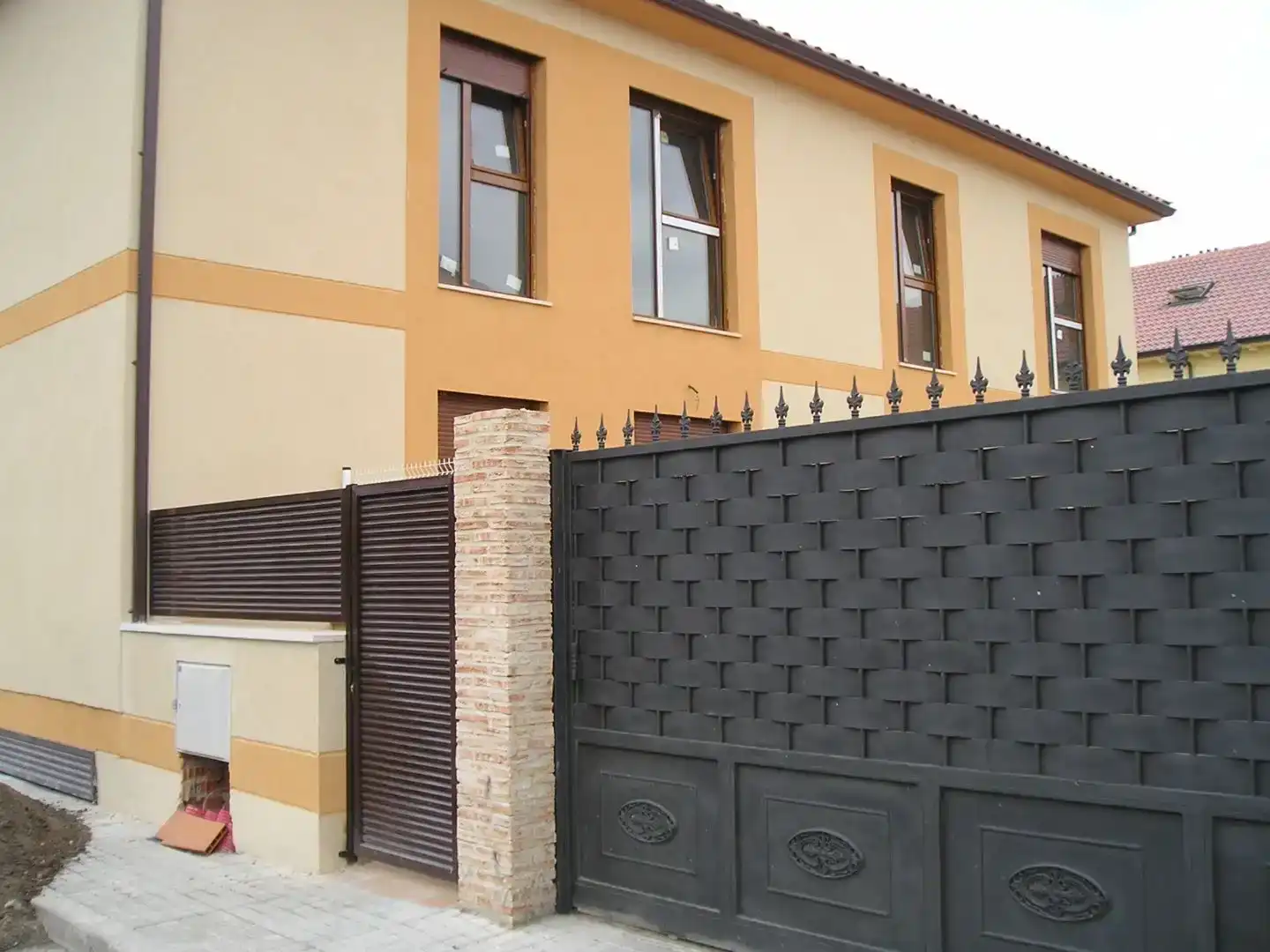 Vista exterior de Pis en venda en Talamanca de Jarama amb Aire condicionat i Piscina