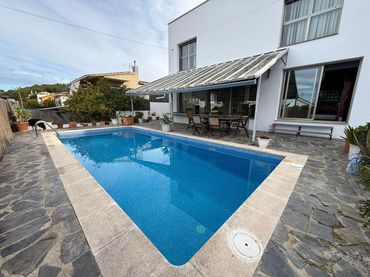 Casa con piscina in vendita a Calafell Park