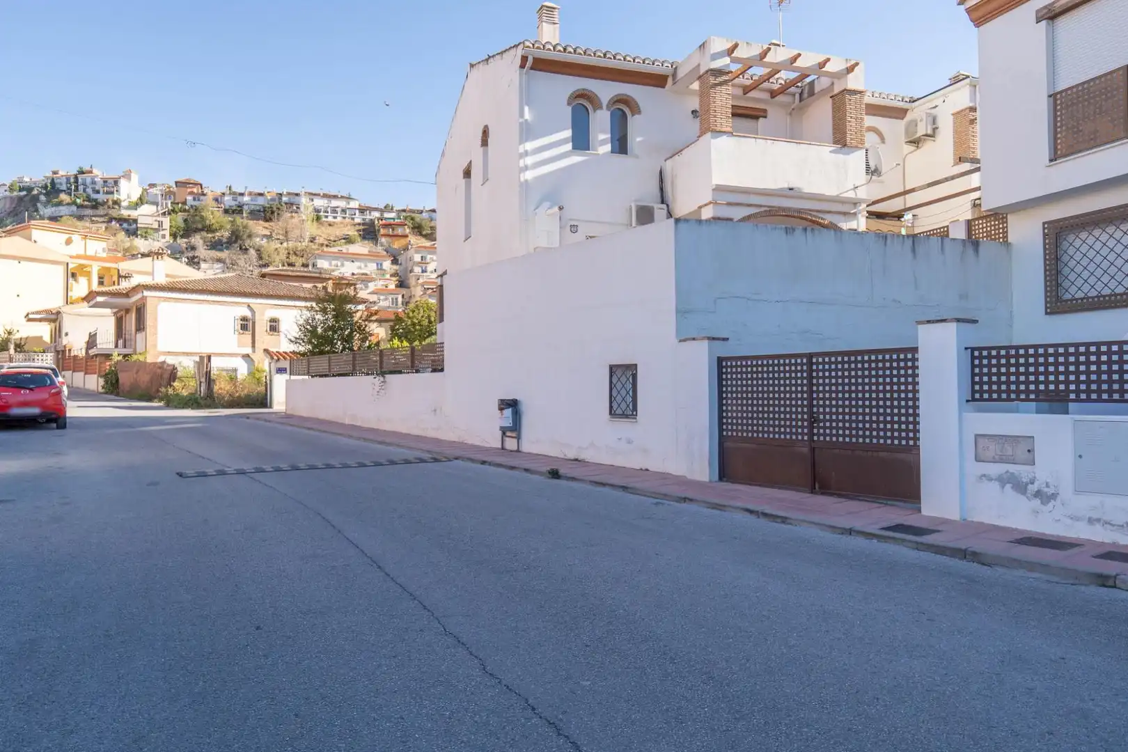 Vista exterior de Casa adosada en venta en Cenes de la Vega con Aire acondicionado, Calefacción y Jardín privado