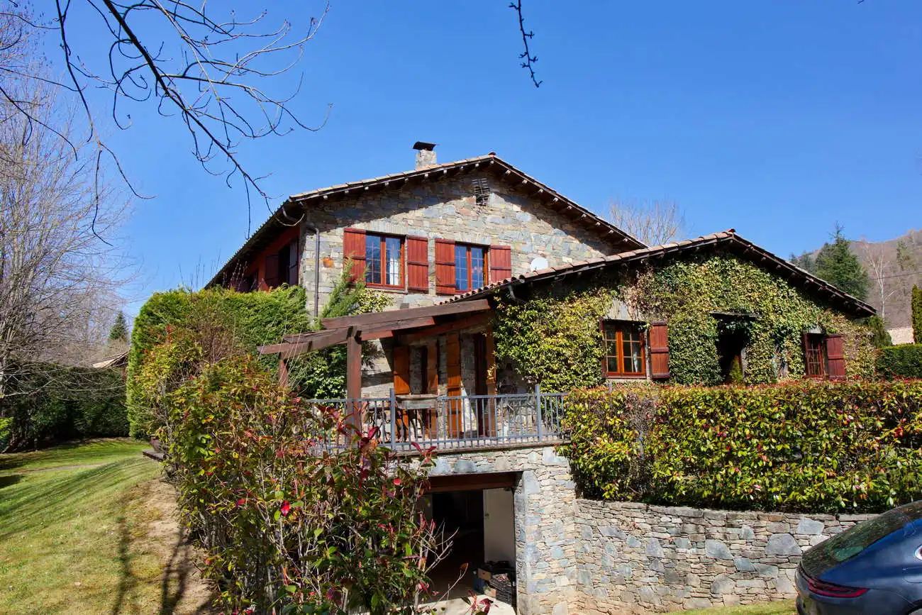 Vista exterior de Casa o chalet en venta en Camprodon con Calefacción, Jardín privado y Parquet