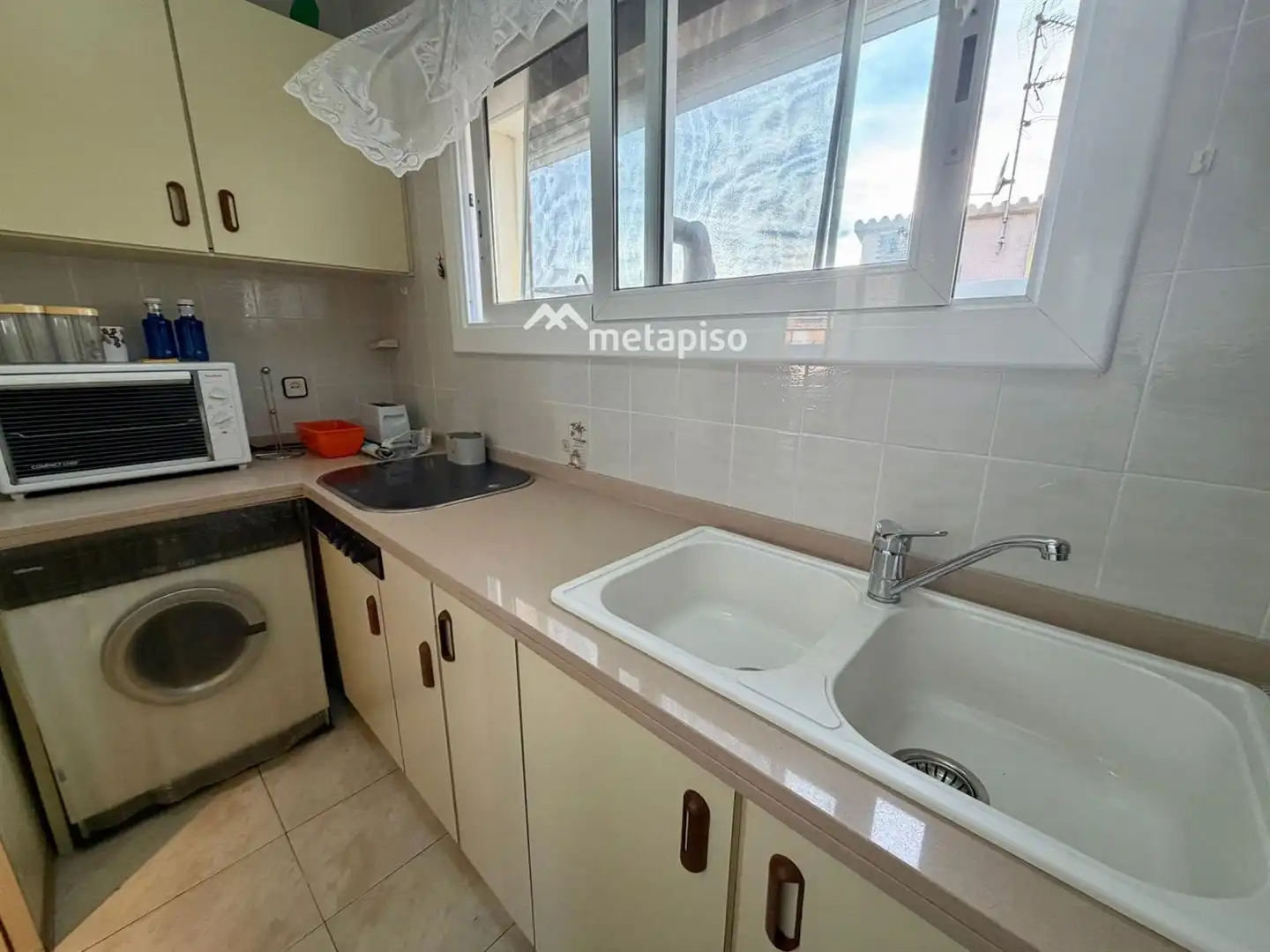 Küche von Dachboden zum Verkauf in El Vendrell mit Klimaanlage, Heizung und Terrasse