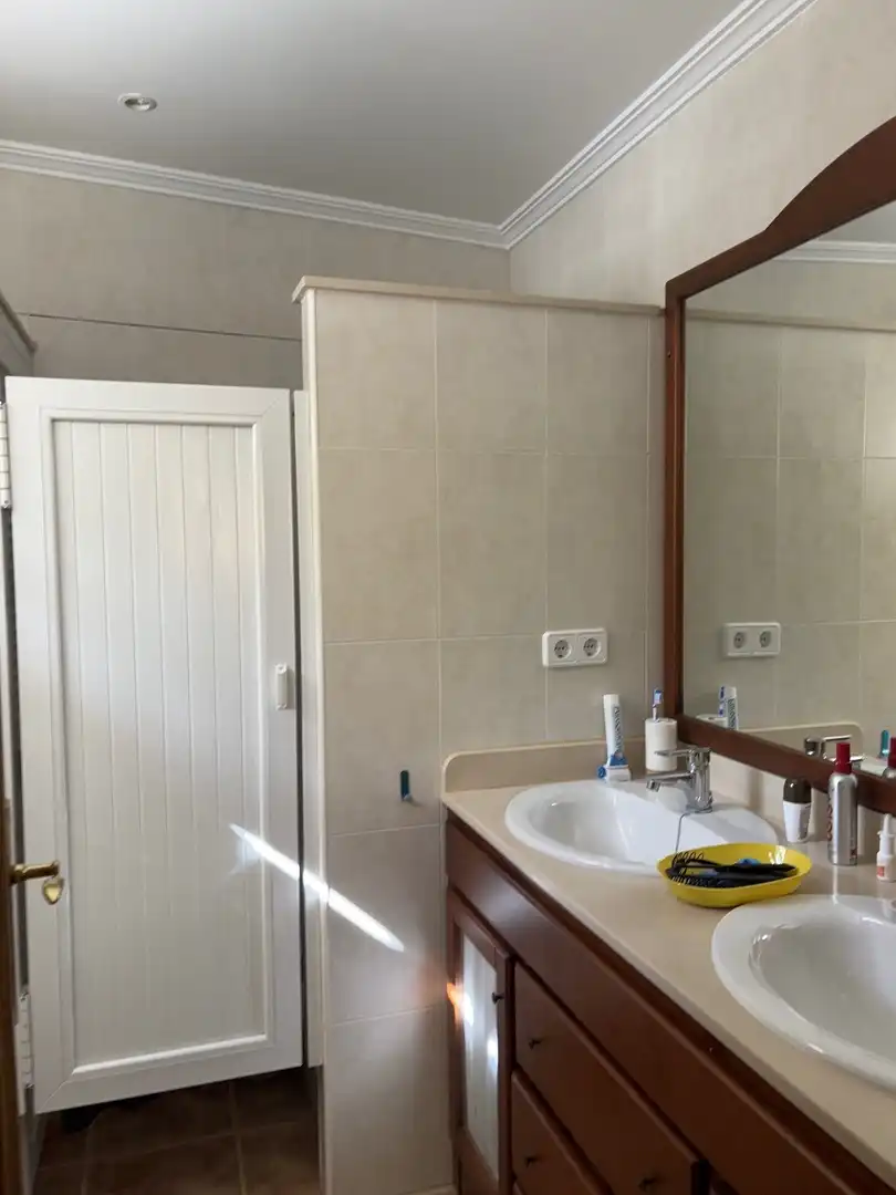 Badezimmer von Erdgeschoss zum Verkauf in La Manga del Mar Menor mit Klimaanlage, Privatgarten und Schwimmbad