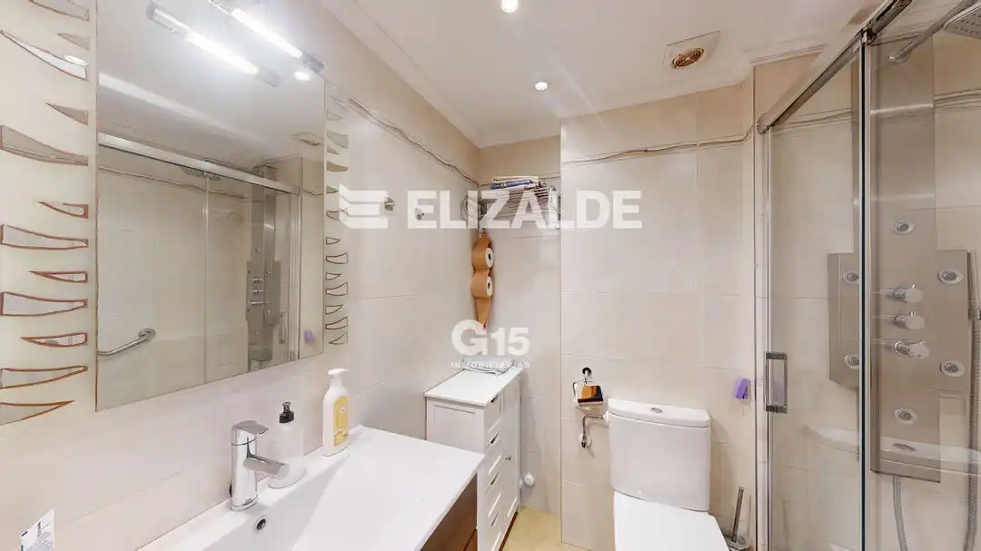Baño de Piso en venta en Donostia - San Sebastián  con Calefacción, Trastero y Balcón