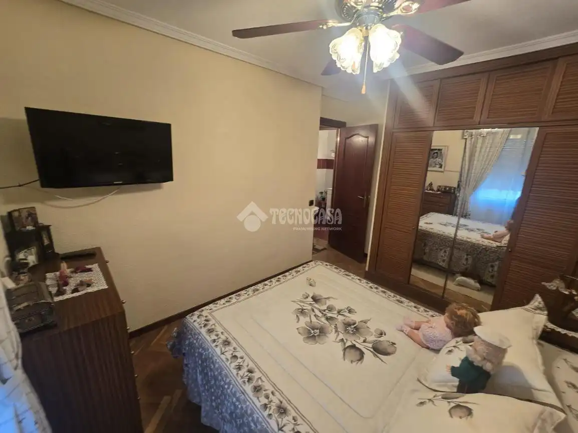 Habitación de Piso en venta en Madrid con Calefacción, Parquet y Piscina comunitaria