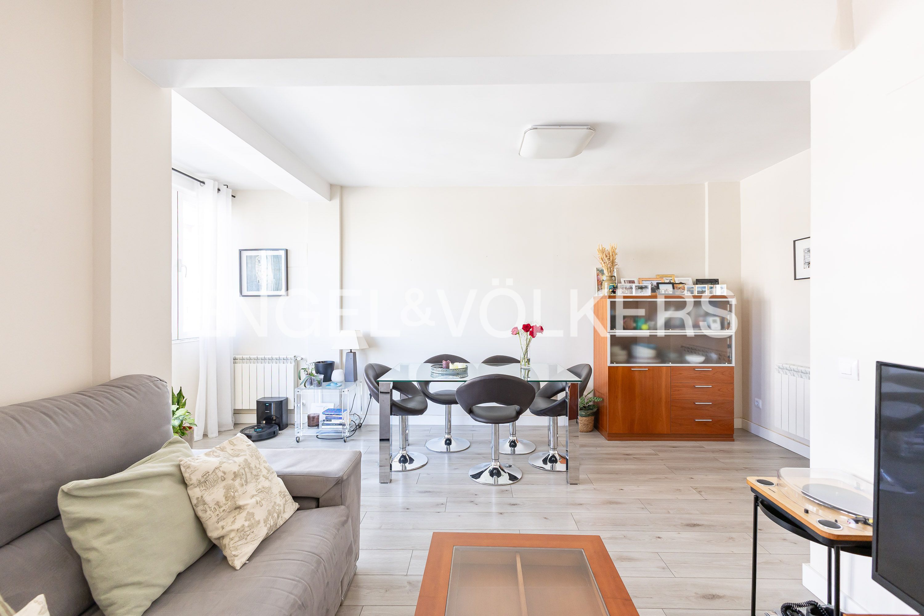 Living room of Apartment for sale in  Madrid Capital  with Air Conditioner, Heating and Parquet flooring