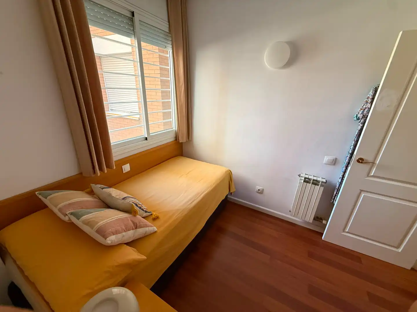 Schlafzimmer von Wohnung zum Verkauf in Cornellà de Llobregat mit Klimaanlage, Heizung und Parkett