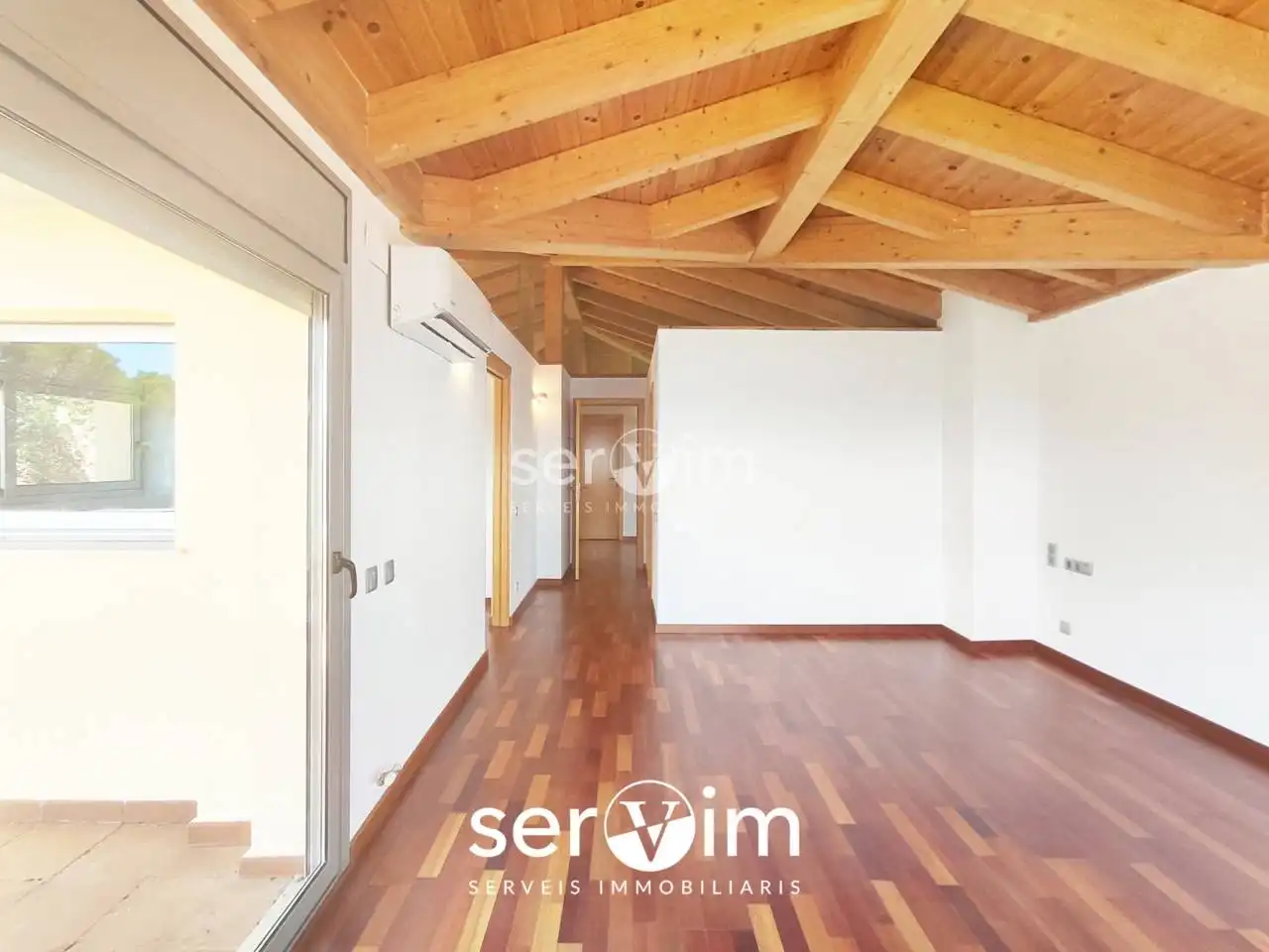 Sala d'estar de Casa o xalet en venda en Sant Feliu de Guíxols amb Aire condicionat, Jardí privat i Terrassa