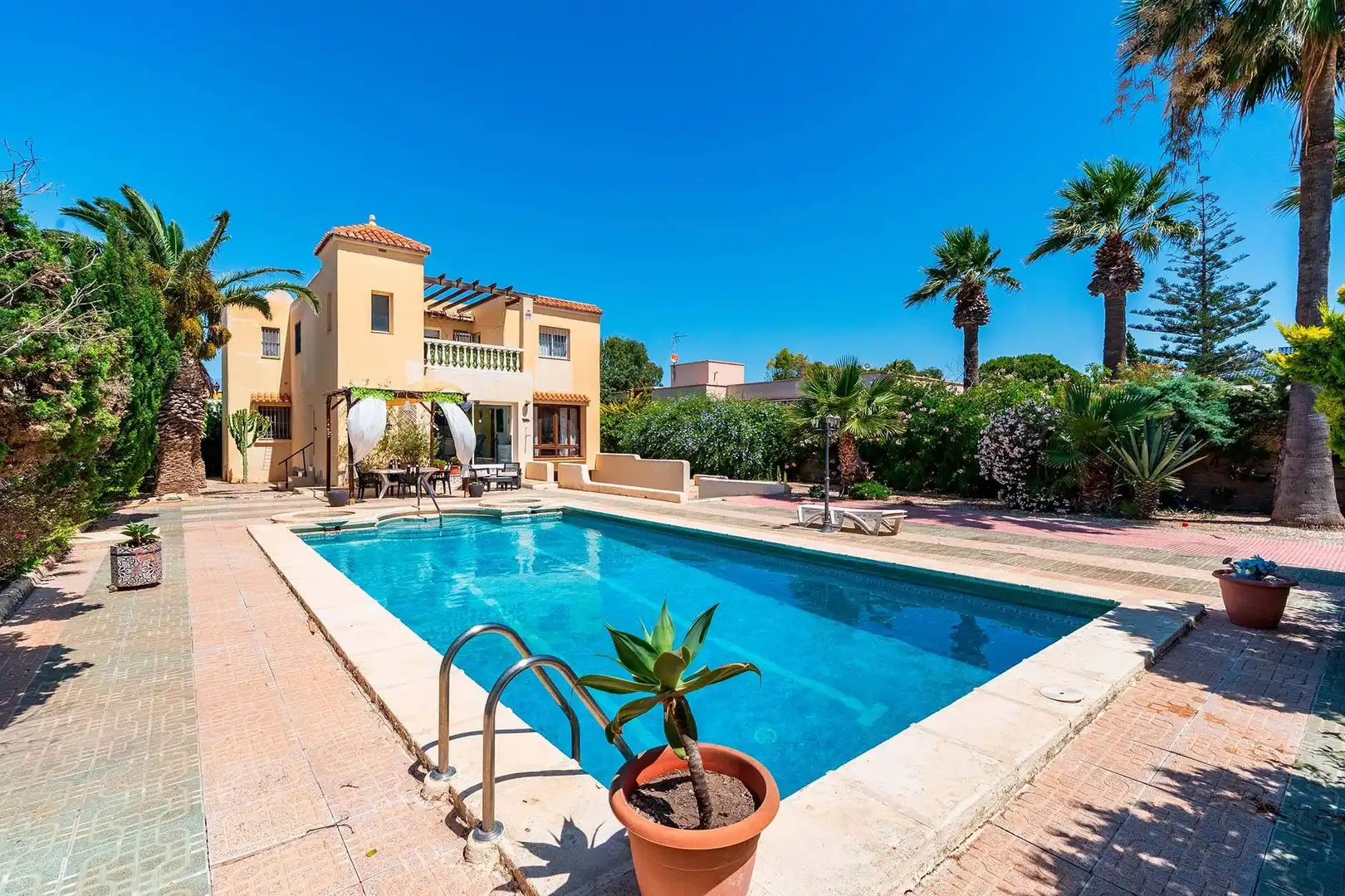 Piscina de Casa o chalet en venta en Roquetas de Mar con Jardín privado, Terraza y Trastero