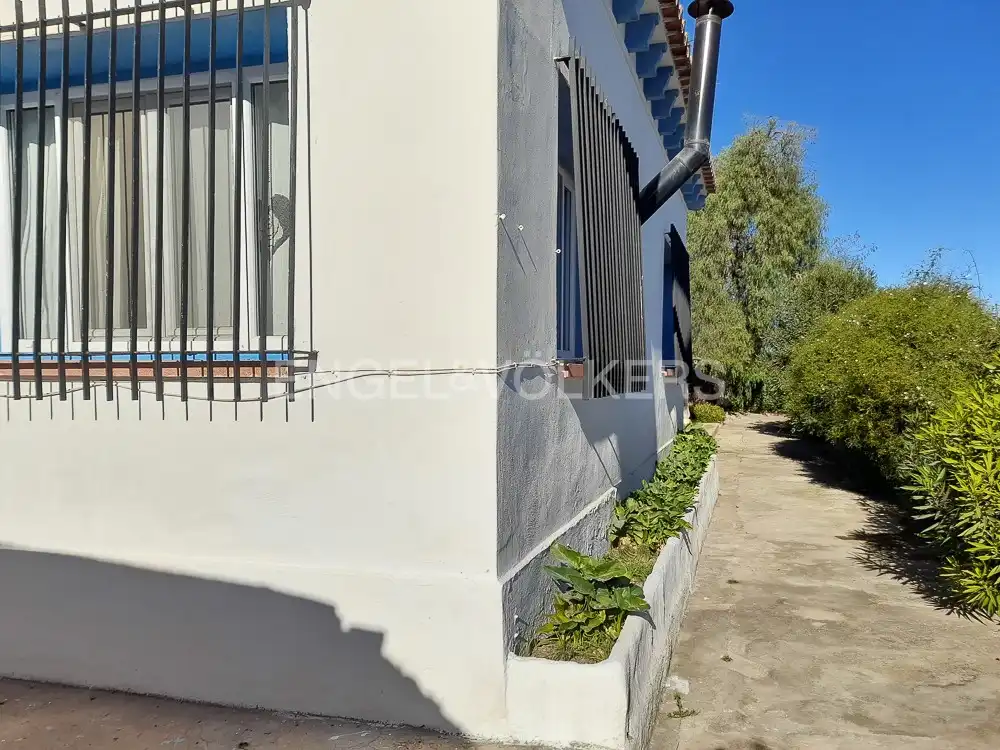 Vista exterior de Casa o xalet en venda en Riba-roja de Túria amb Aire condicionat, Calefacció i Jardí privat