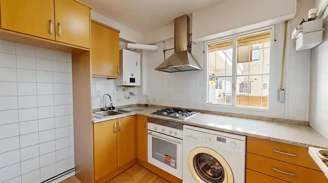 Küche von Wohnung zum Verkauf in Madrid mit Klimaanlage und Heizung