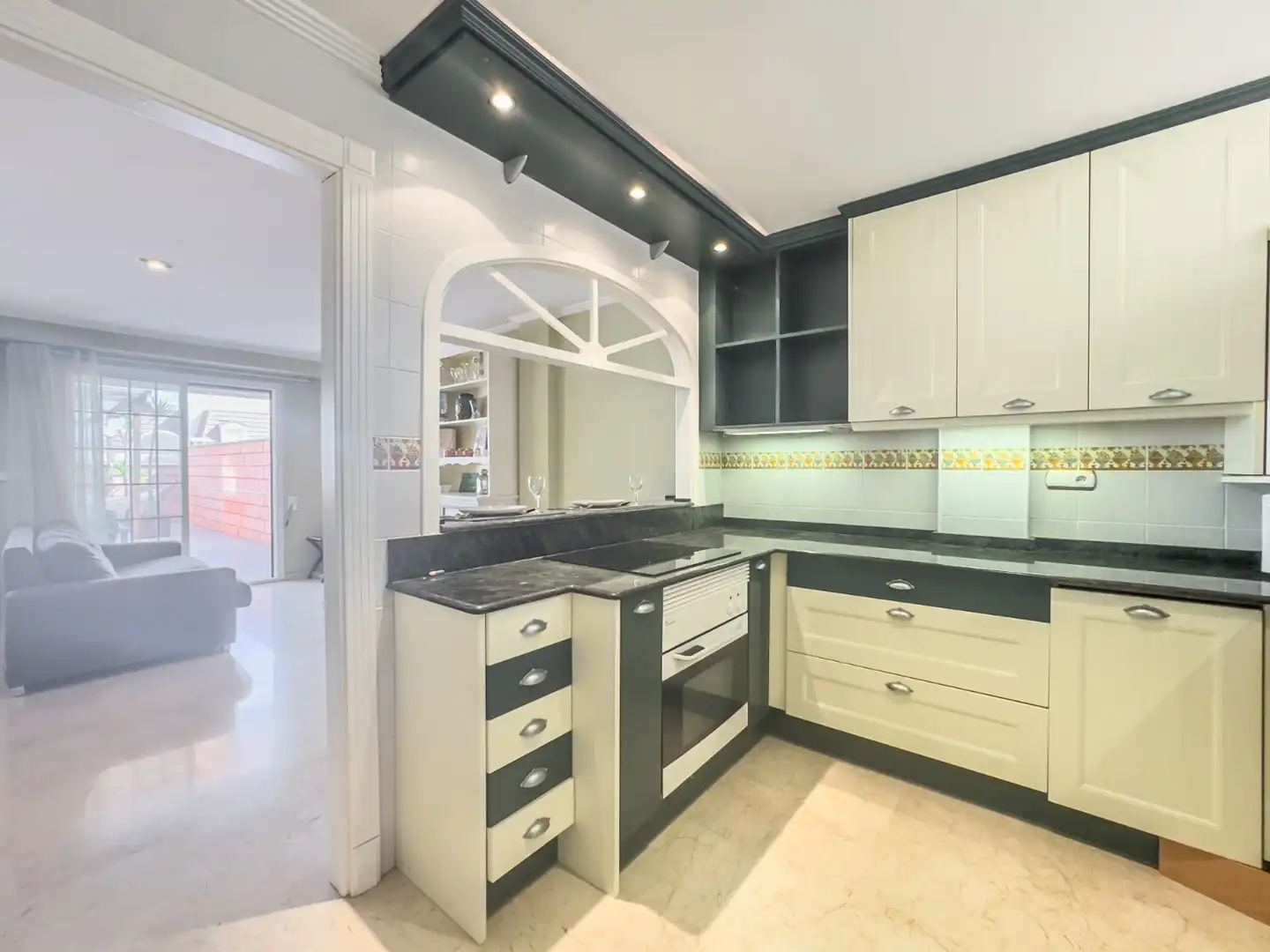 Cocina de Dúplex de alquiler en Santa Pola con Terraza, Trastero y Piscina