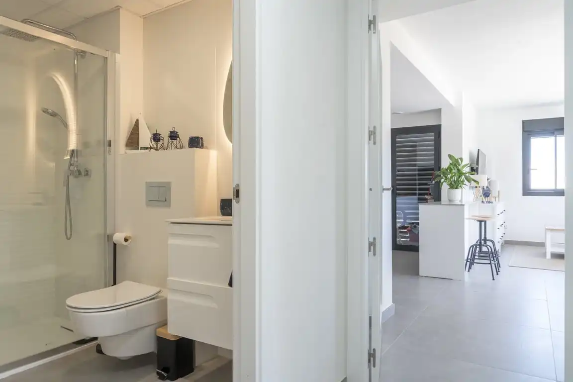 Badezimmer von Wohnungen zur Miete in Jávea / Xàbia mit Klimaanlage, Privatgarten und Gemeinschaftspool