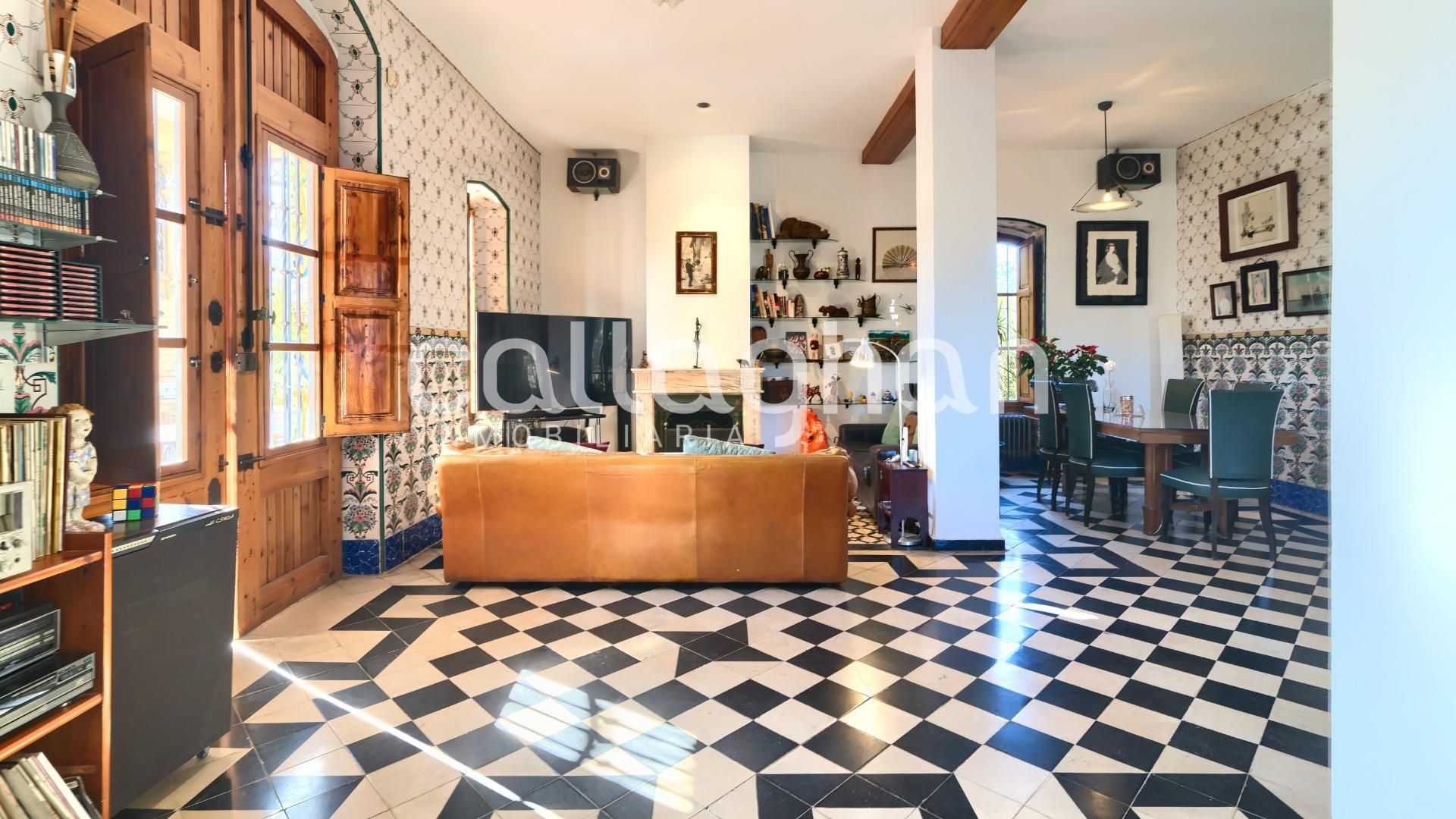 Sala d'estar de Casa o xalet en venda en Manises amb Aire condicionat, Calefacció i Jardí privat