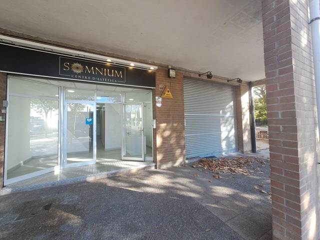 Local comercial en Alquiler en Les Comes