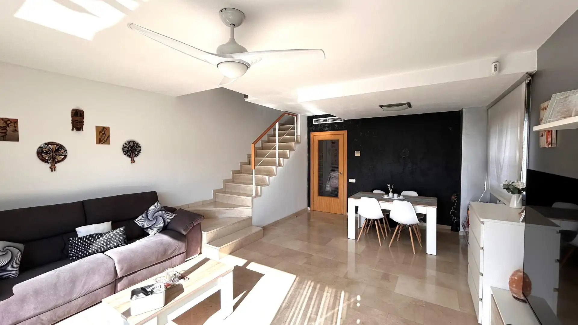 Sala d'estar de Casa o xalet en venda en Sant Andreu de la Barca amb Aire condicionat, Calefacció i Terrassa