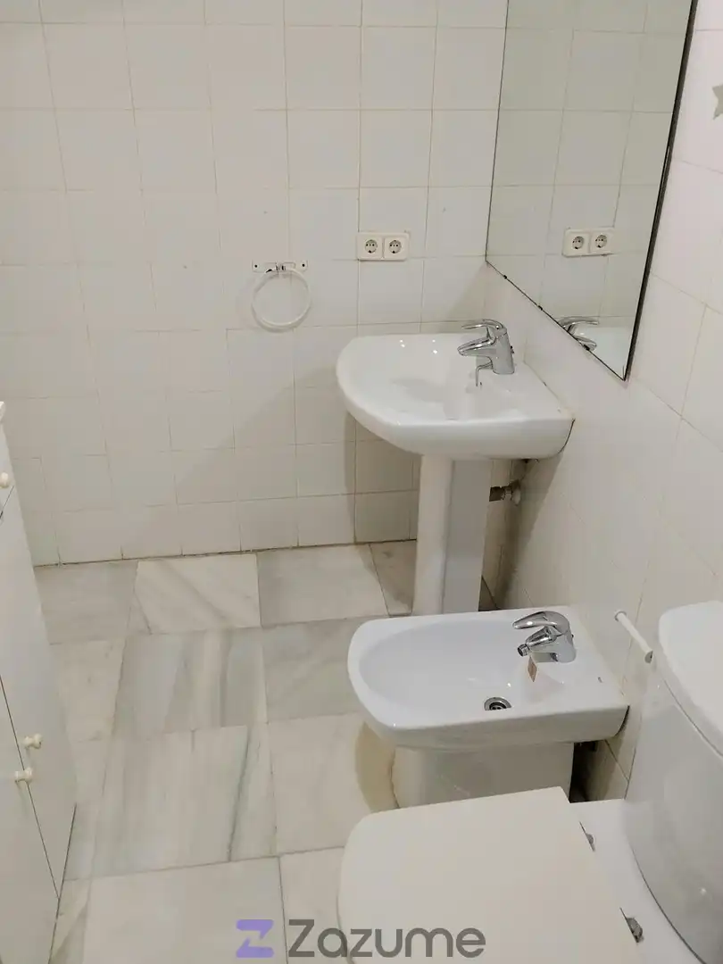 Badezimmer von Wohnungen zur Miete in Gelves mit Klimaanlage, Heizung und Abstellraum