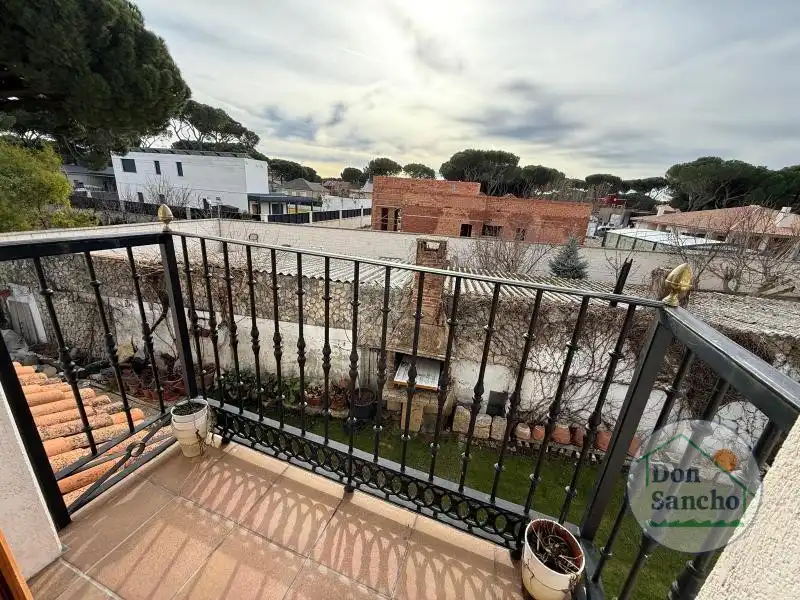Vista exterior de Casa o xalet en venda en Valladolid amb Calefacció, Traster i Piscina