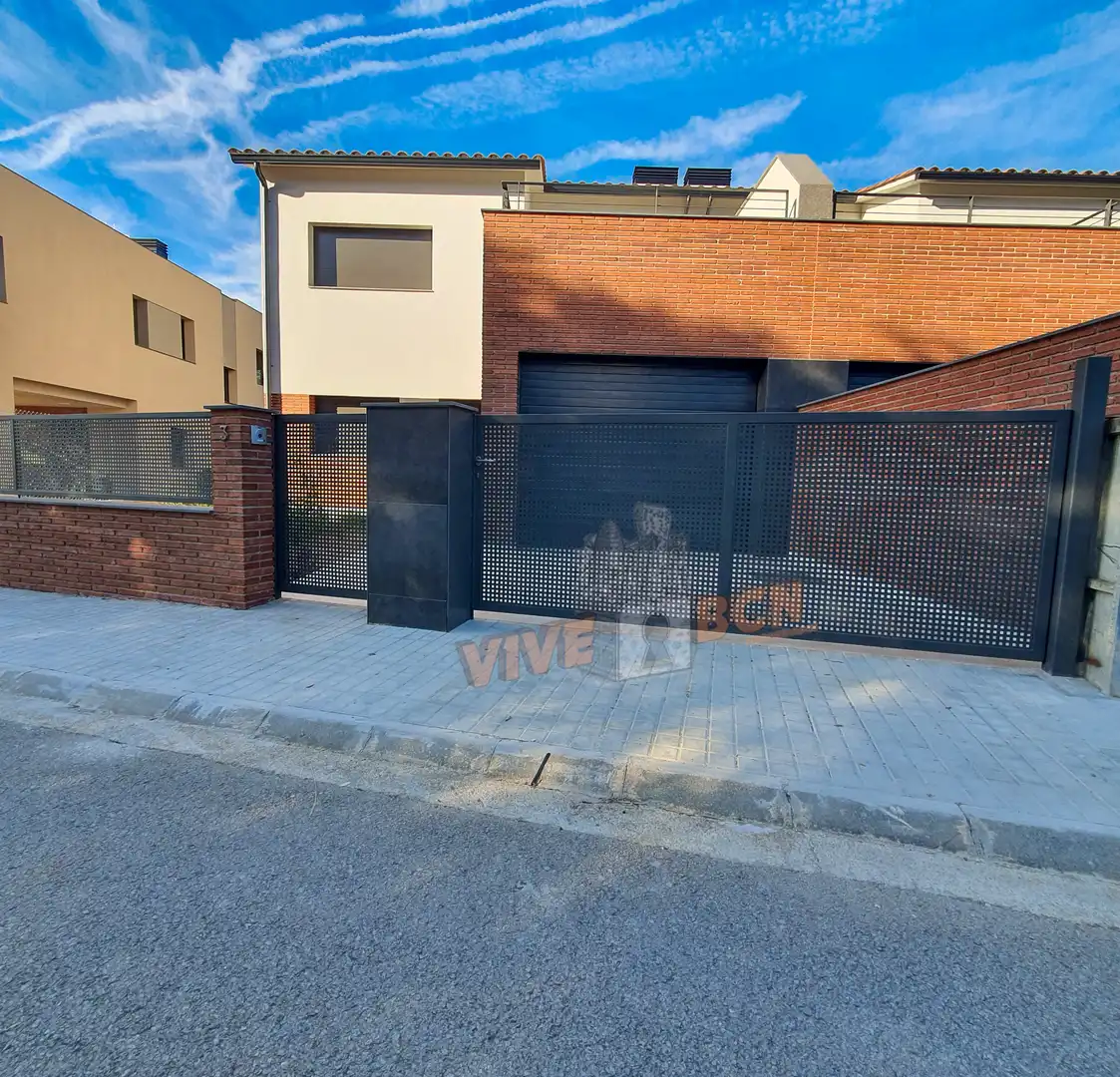 Vista exterior de Casa adosada en venta en Sant Esteve de Palautordera con Calefacción, Jardín privado y Terraza